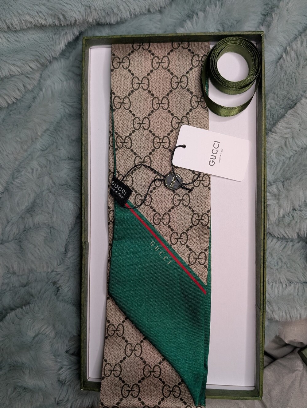 Gucci Silk Twilly Green & Red Monogram Silk Twilly Vintage Style  Scarf Wrap ✨